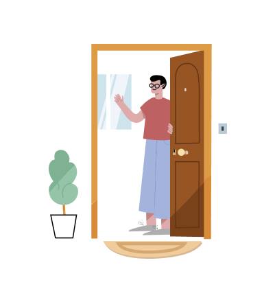 Una mujer saludando desde la puerta de su casa