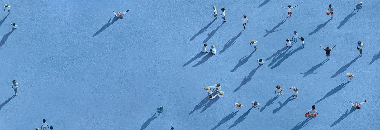 Imagen de niños con sombra en fondo azul para la cuenta nomina